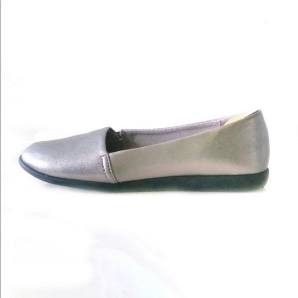 DR. SCHOLL'S TRULY SILVER METALLIC COMFORTABLE CLOSED TOE FLATS WOMENS 8 - Picture 3 of 6